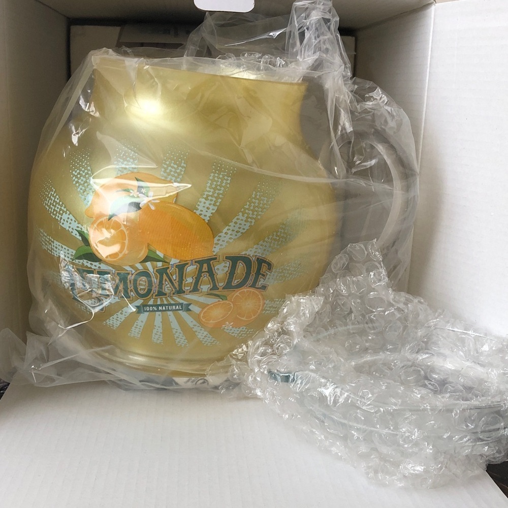 Scentsy Lemonade Pitchers Night Light Wax Warmer